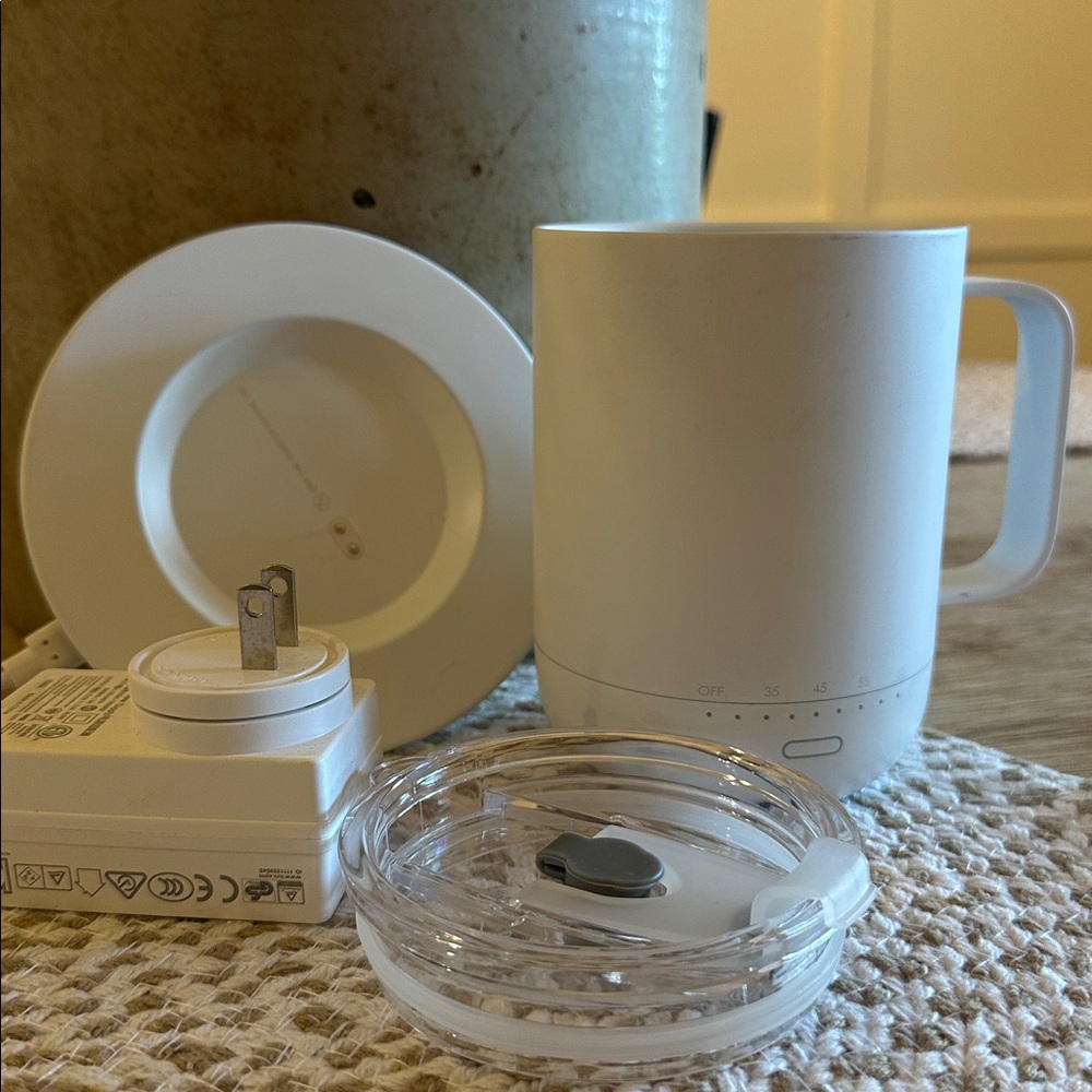 Vsitoo s3 pro EmberWhite Smart hot coffee Mug electric w lid and charger EUC